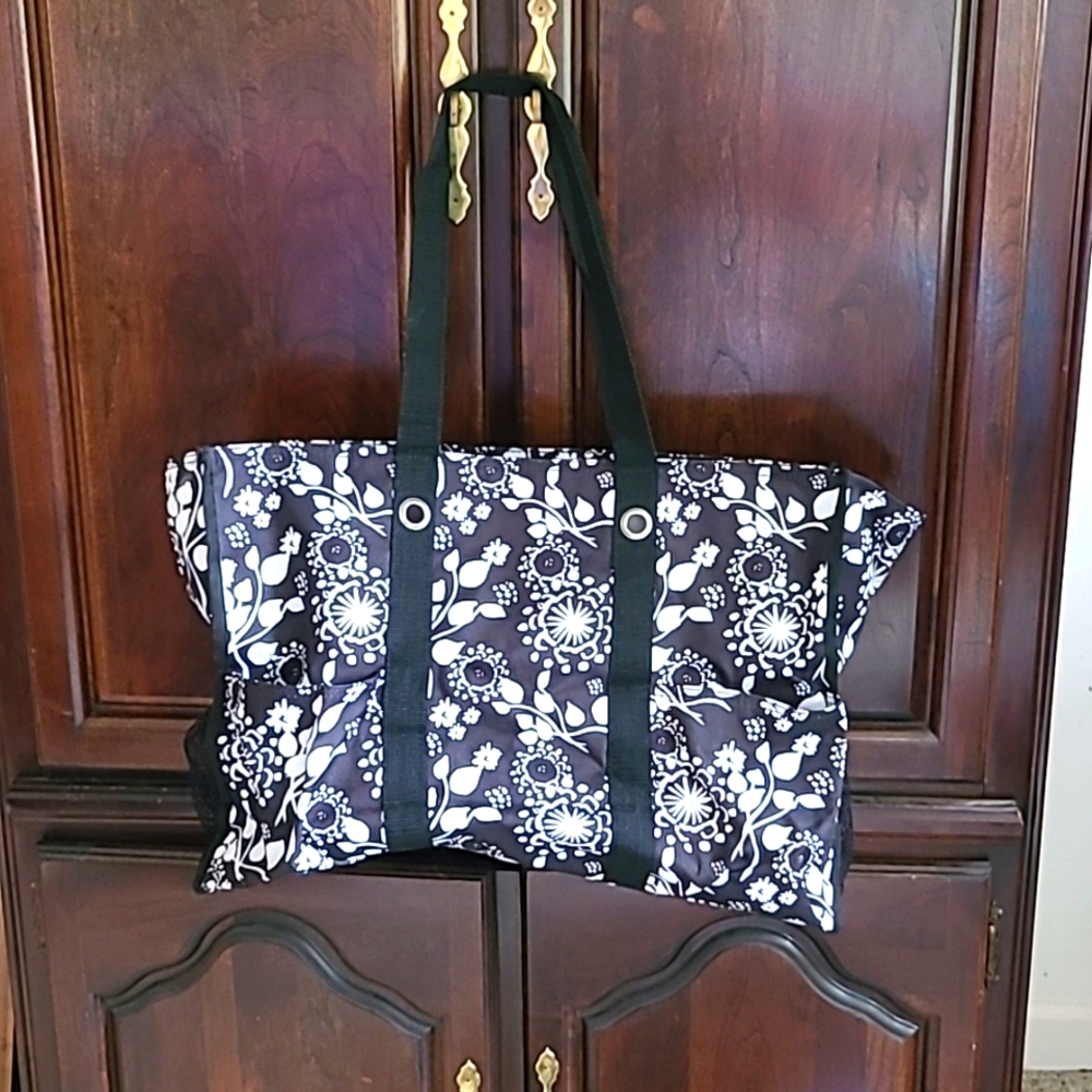Thirty one black and white bag.
